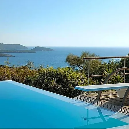 Sleeps 12 Pool Villa Finikas (Syros)